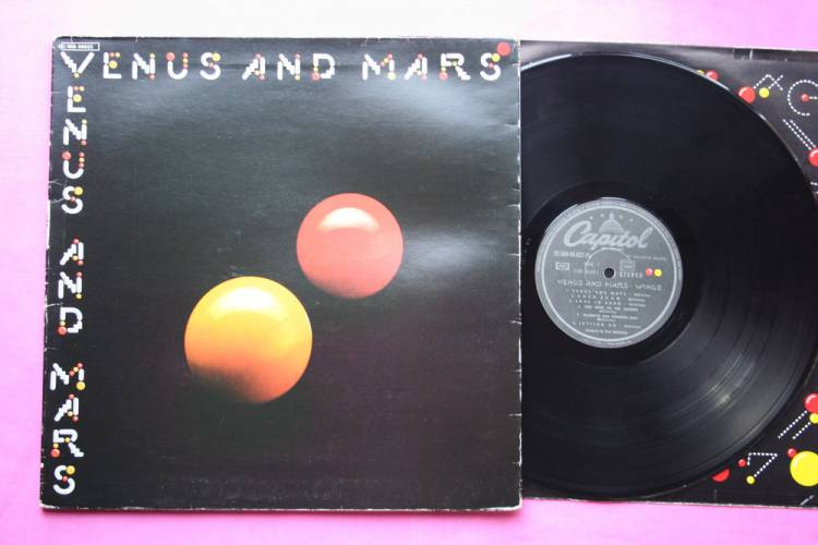 El 27 de mayo de 1975 Wings edita el álbum “Venus and Mars”