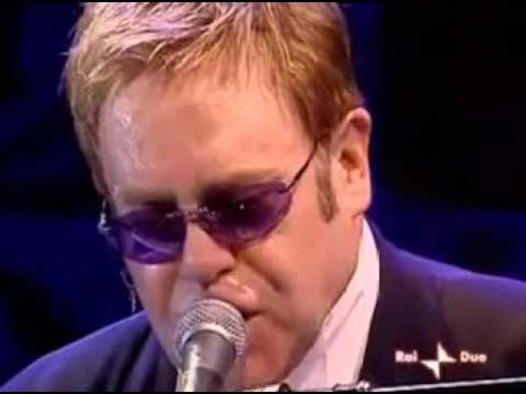 El 3 de setiembre de 2005 Elton John congregó a más de 300.000 personas en el concierto ofrecido en el Coliseo de Roma