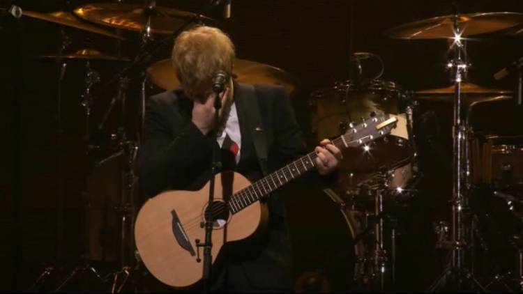 Ed Sheeran estrenó en vivo una nueva canción 'Visiting Hours' en el homenaje a Michael Gudinski. 