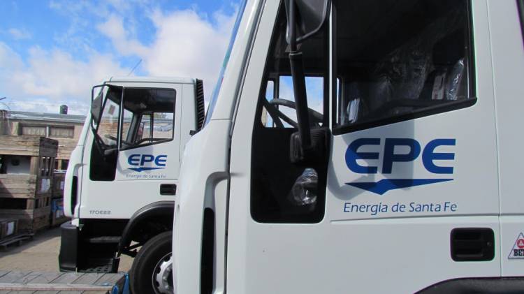  La EPE incorpora camiones y grúas para atender el servicio eléctrico