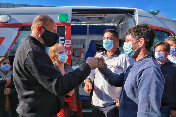 La provincia entregó una ambulancia de alta complejidad al Samco de Villa Constitución