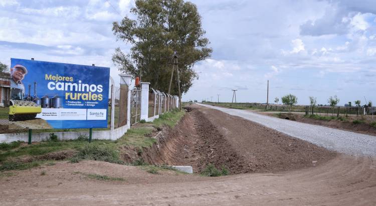 Perotti presentó la primera obra finalizada del programa Caminos de la Ruralidad en Gálvez