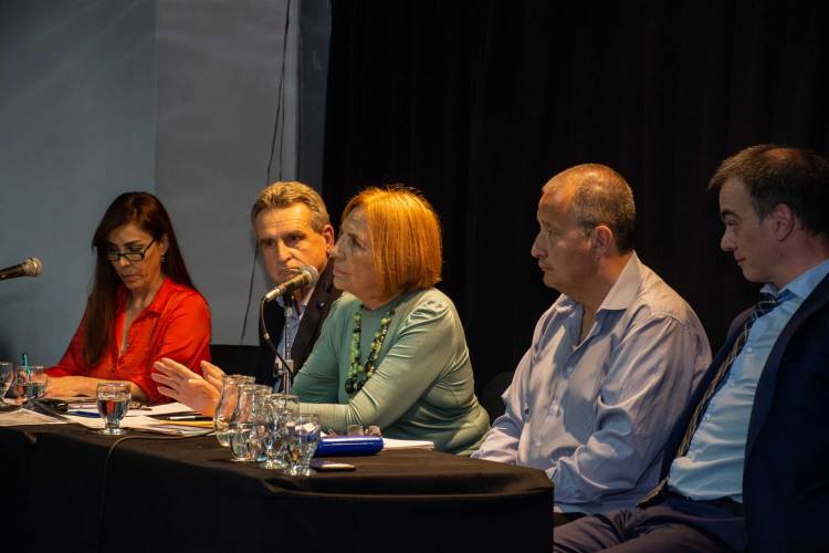 Una charla sobre lawfare reunió a figuras del progresismo en la ciudad de Rosario