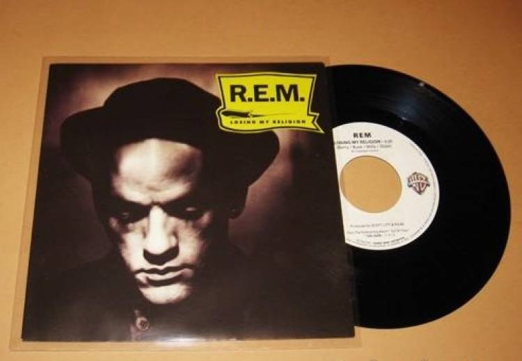 R.E.M. lanzó "Losing My Religion" hace 33 años 