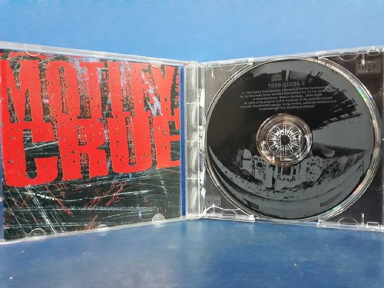 hace 30 años Motley Crue lanzó su sexto álbum de estudio homónimo 