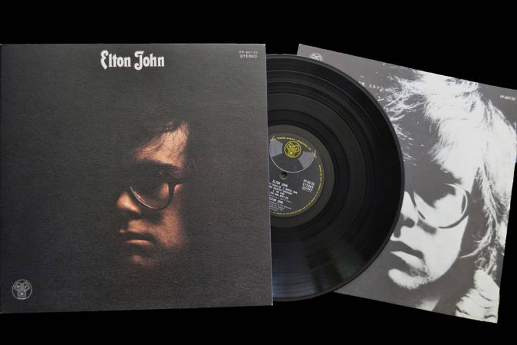 El 10 de abril de 1970 Elton John lanzó su álbum homónimo
